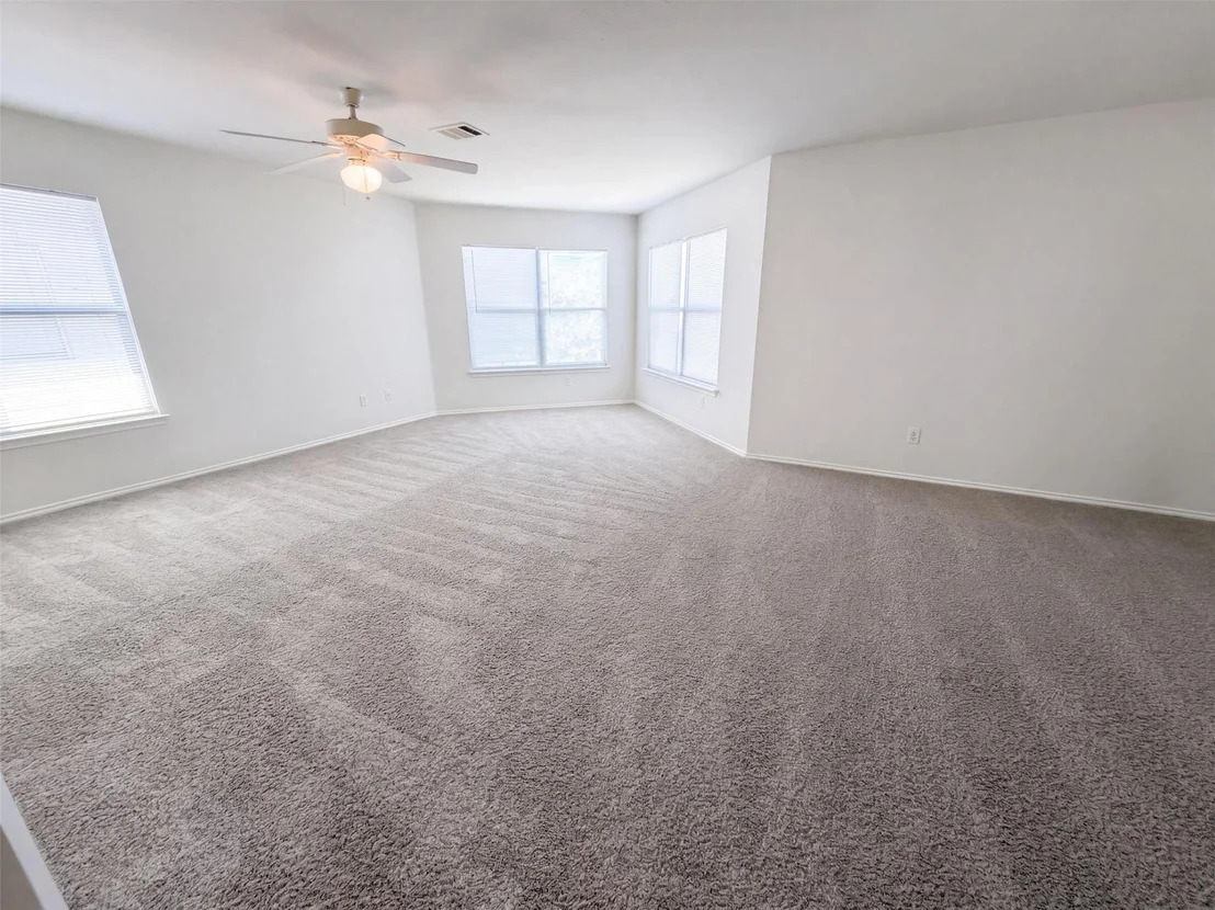 Photo of 305 Edgewood CV