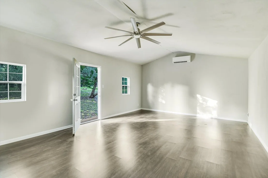 Photo of 465 Lloyd LN