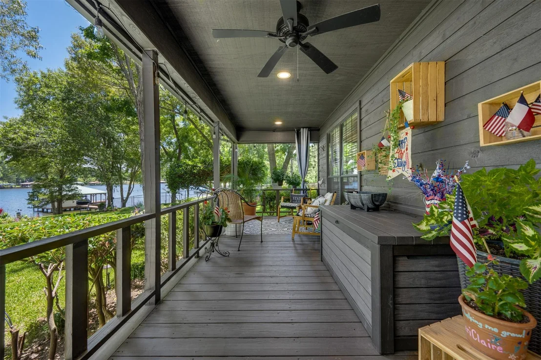 Photo of 23258 Edgewater DR