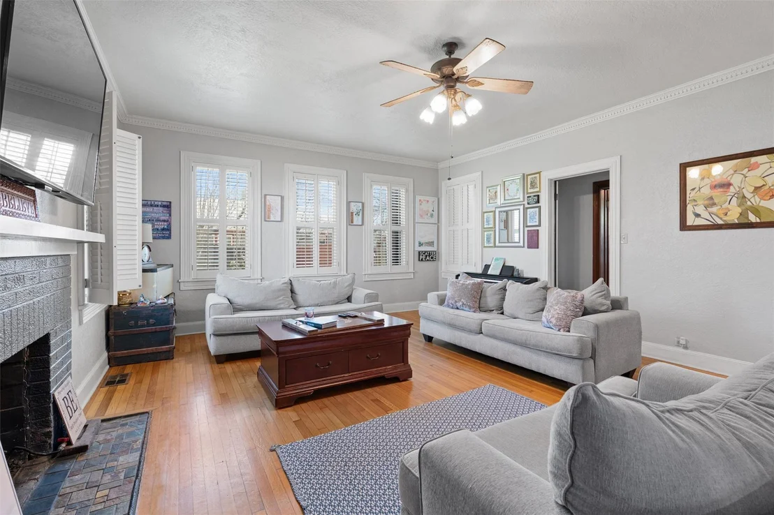 Photo of 1543 W Clark ST