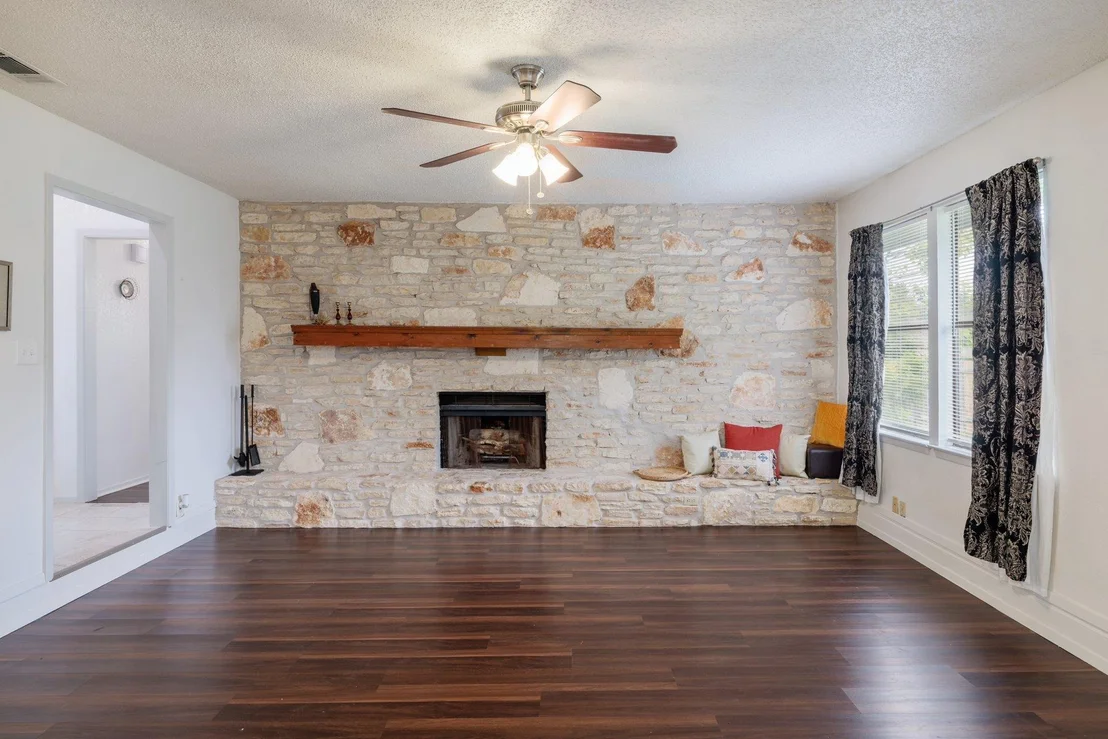 Photo of 405 Brookhollow DR