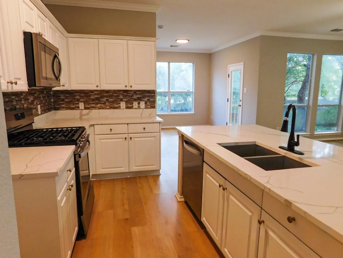 Photo of 1411 Encino DR