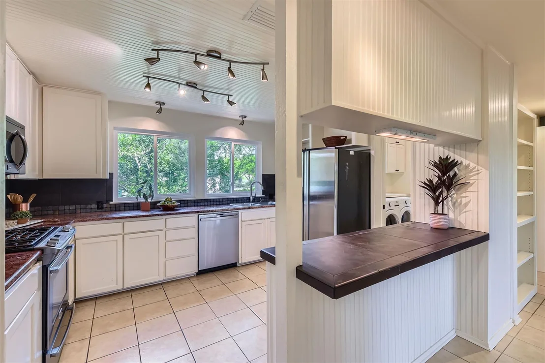 Photo of 1901 Cresthaven DR