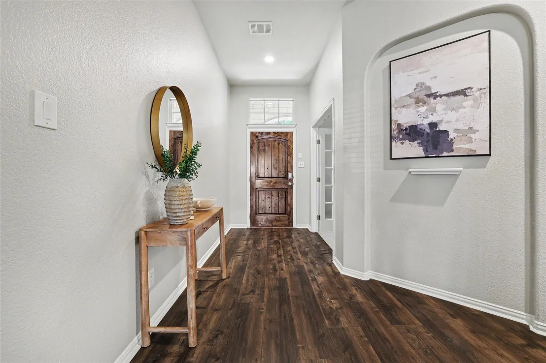 Photo of 903 Madrone DR