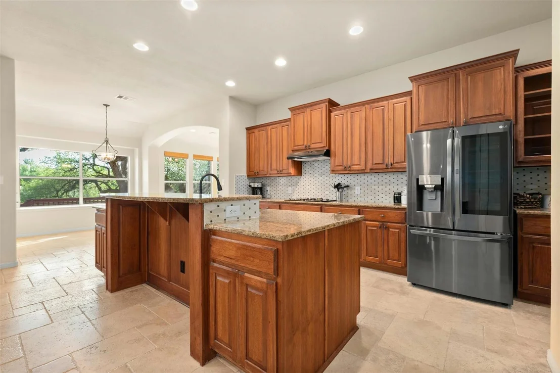 Photo of 240 Bolton DR