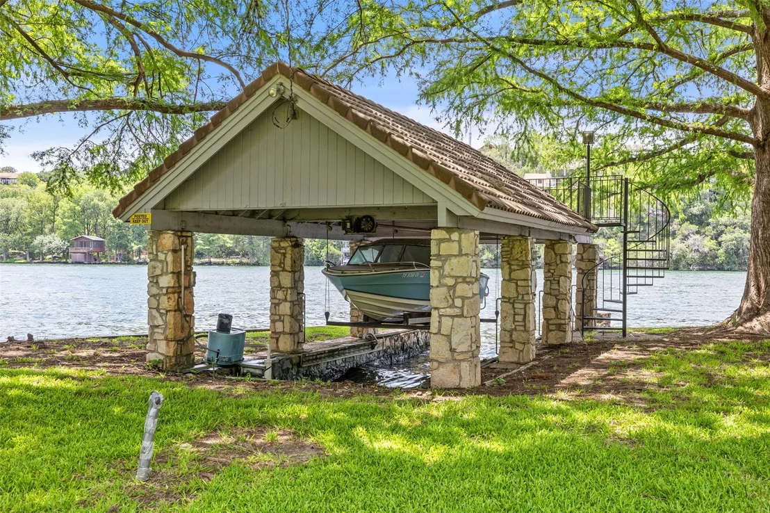 Photo of 3200 Rivercrest DR