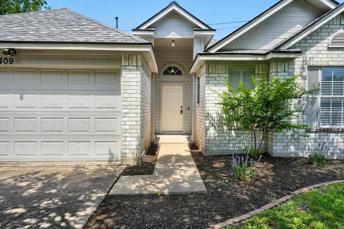 Photo of 409 Willowbrook DR