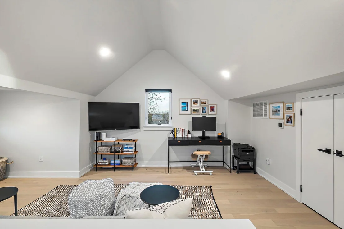Photo of Unit A at 4607 Leslie Ave