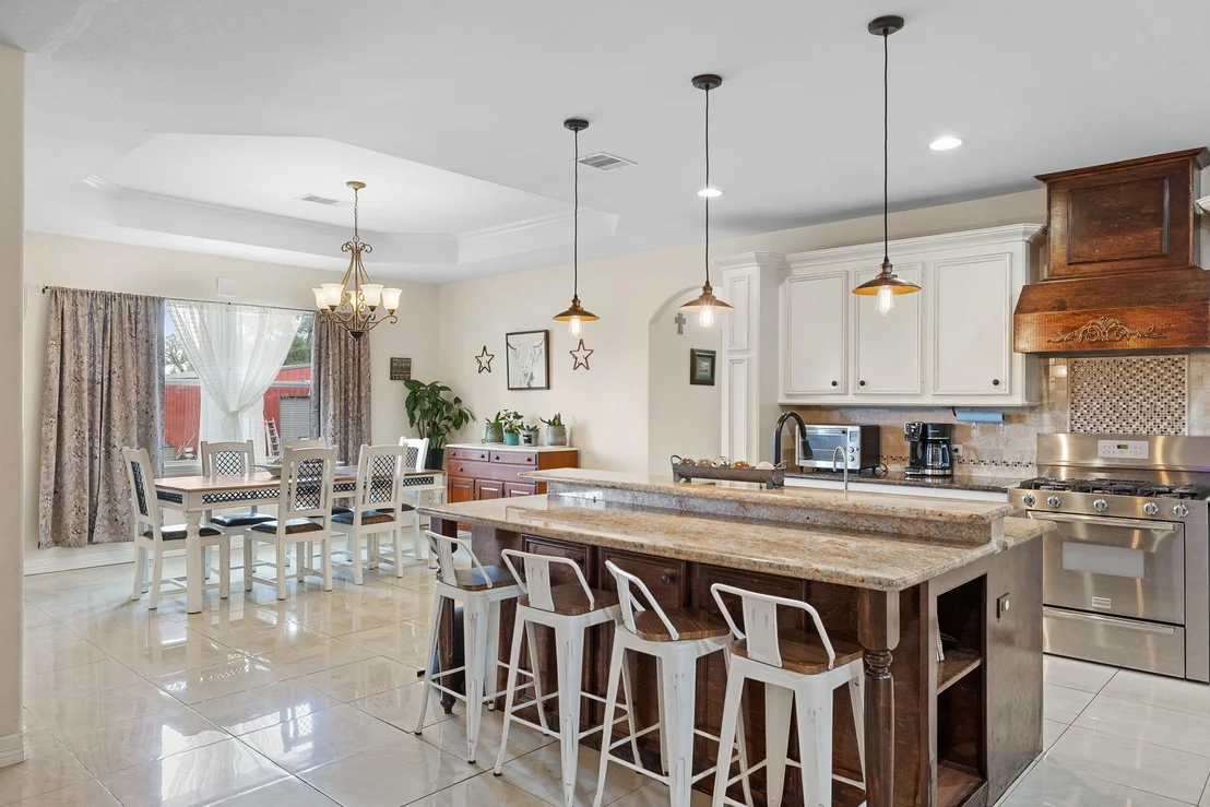 Photo of 1102 Private Road 2332