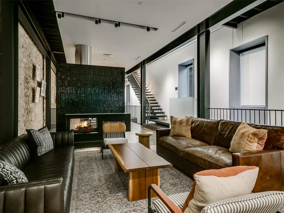 Photo of 811 Congress Ave