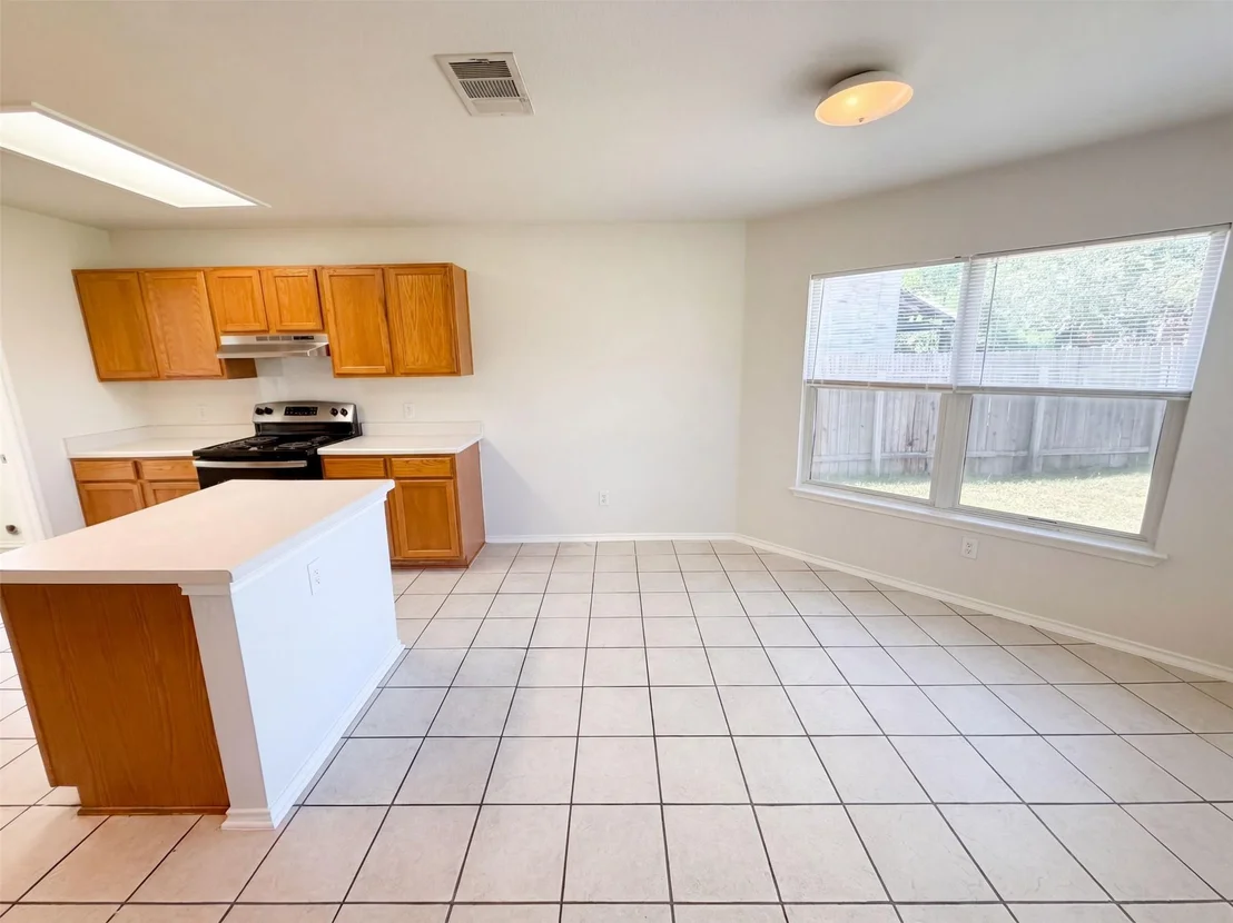 Photo of 305 Edgewood CV