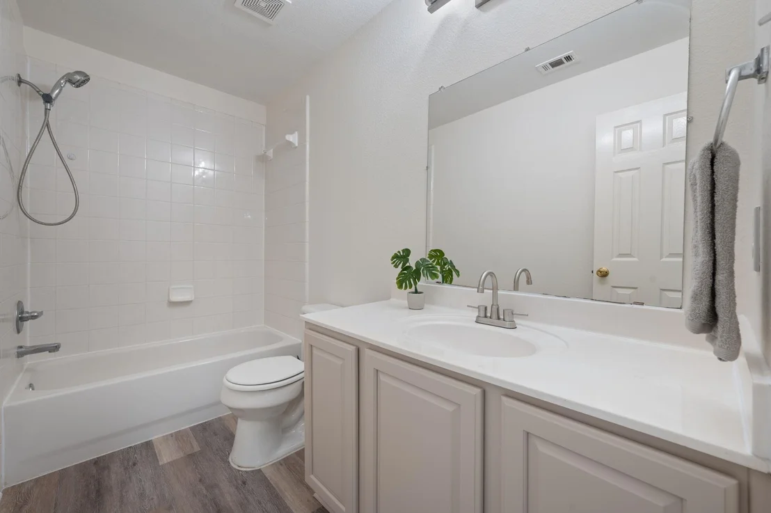 Photo of 1532 Lorson LOOP