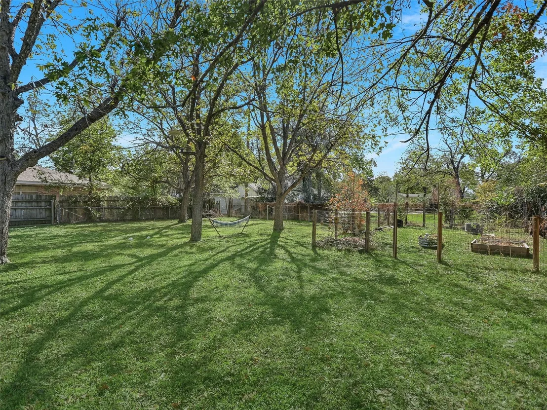 Photo of 1004 N Main ST