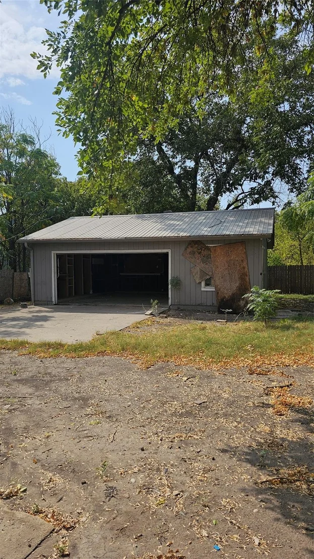 Photo of 407 Capitol DR