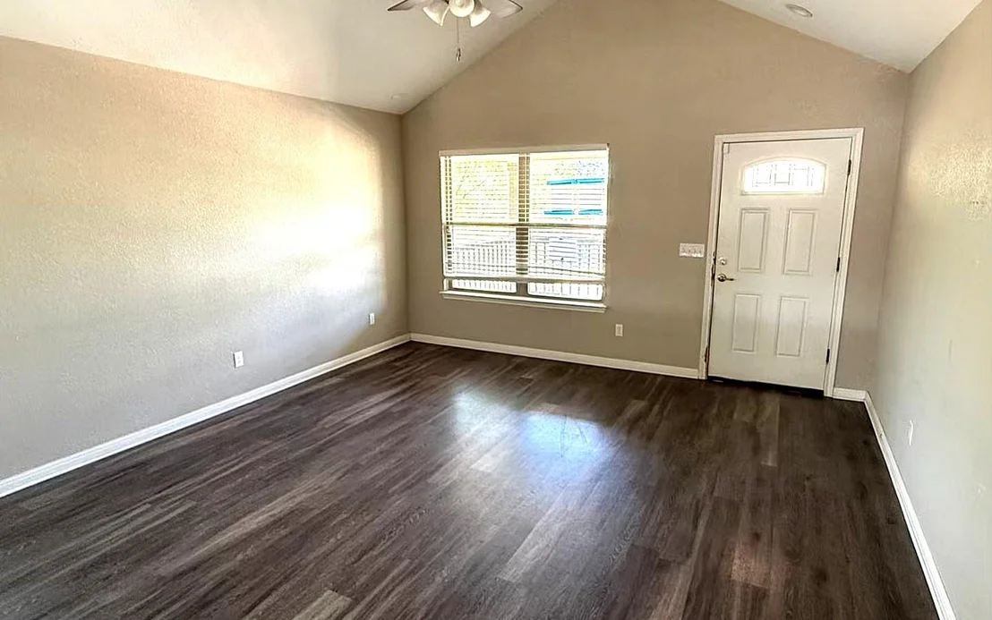 Photo of 655 Oak LN