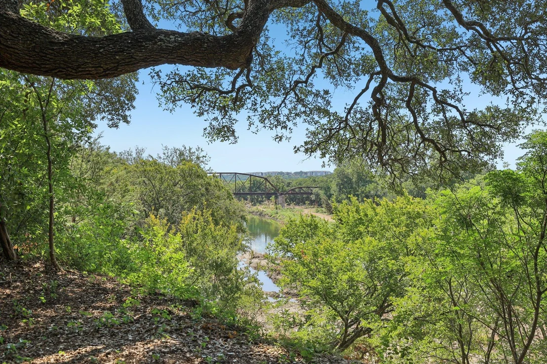 Photo of 653 River Bluff CIR