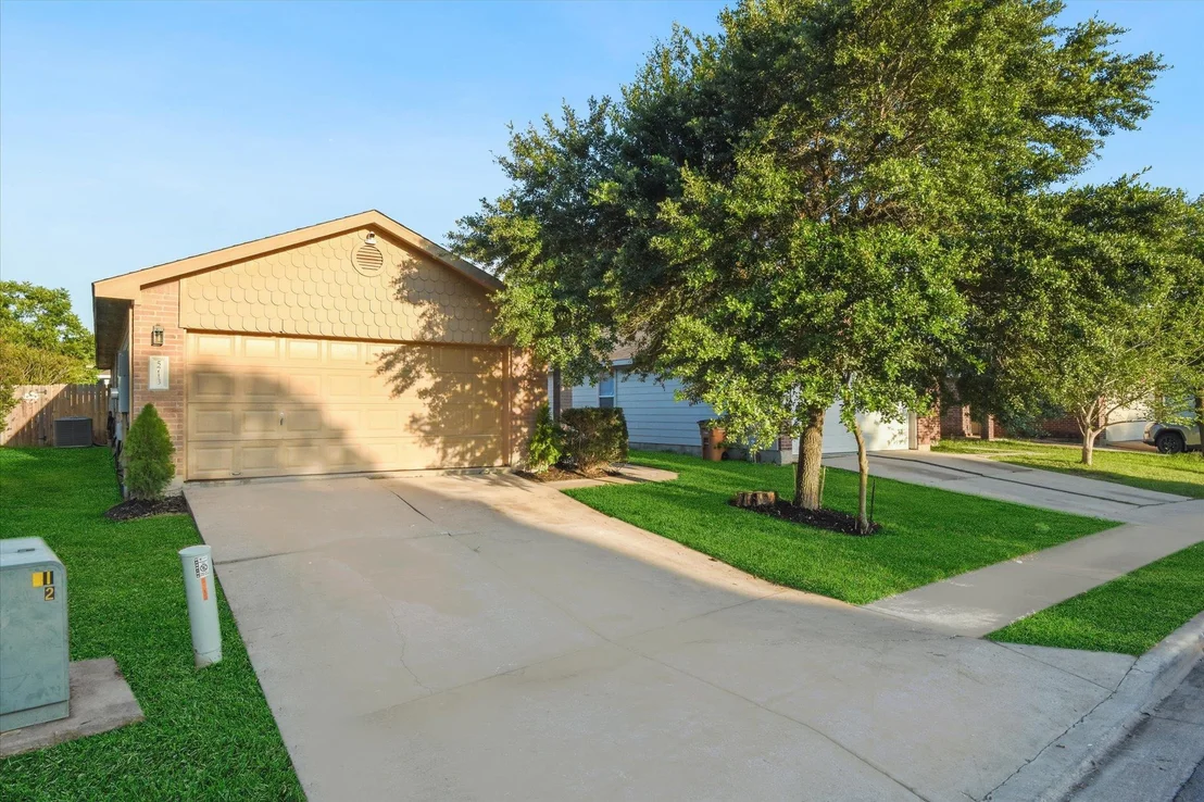 Photo of 5713 Las Alas TRL