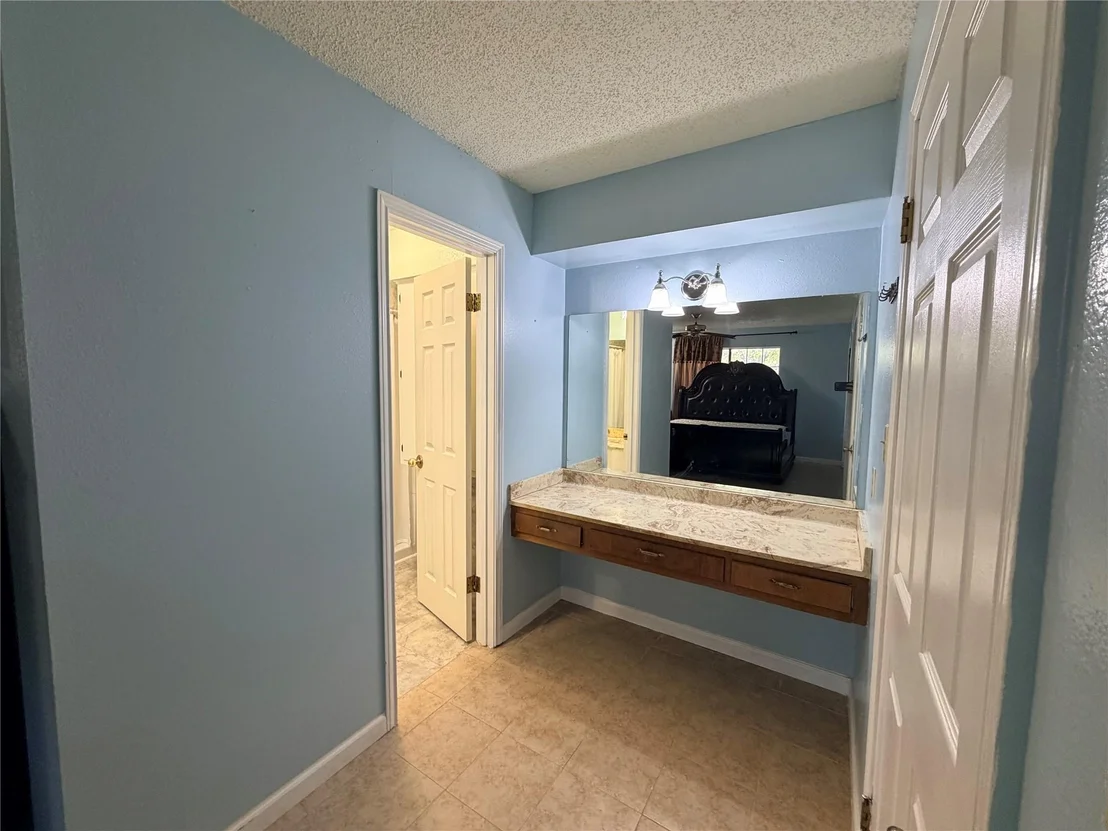 Photo of 2800 Robin RD