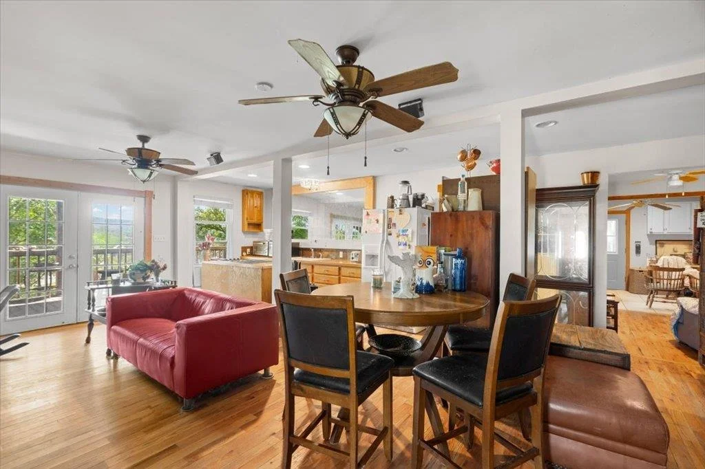 Photo of 3615 Peninsular DR