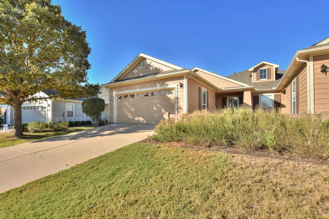 Photo of 245 Bonham LOOP