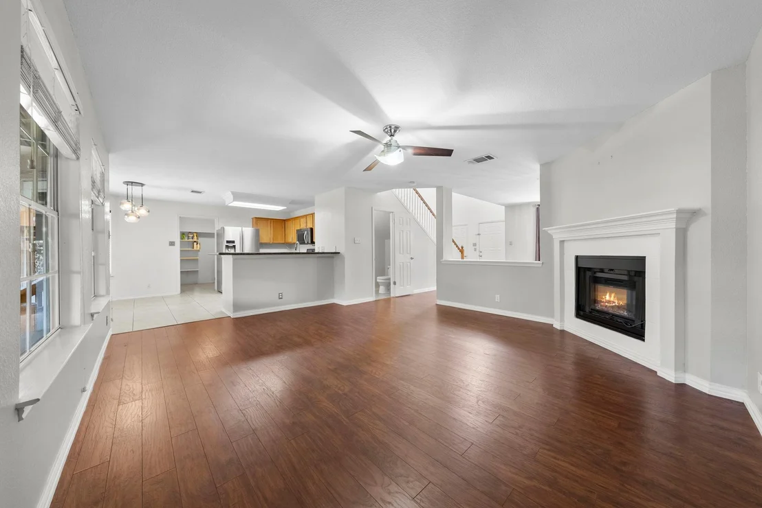 Photo of 2028 Desco DR