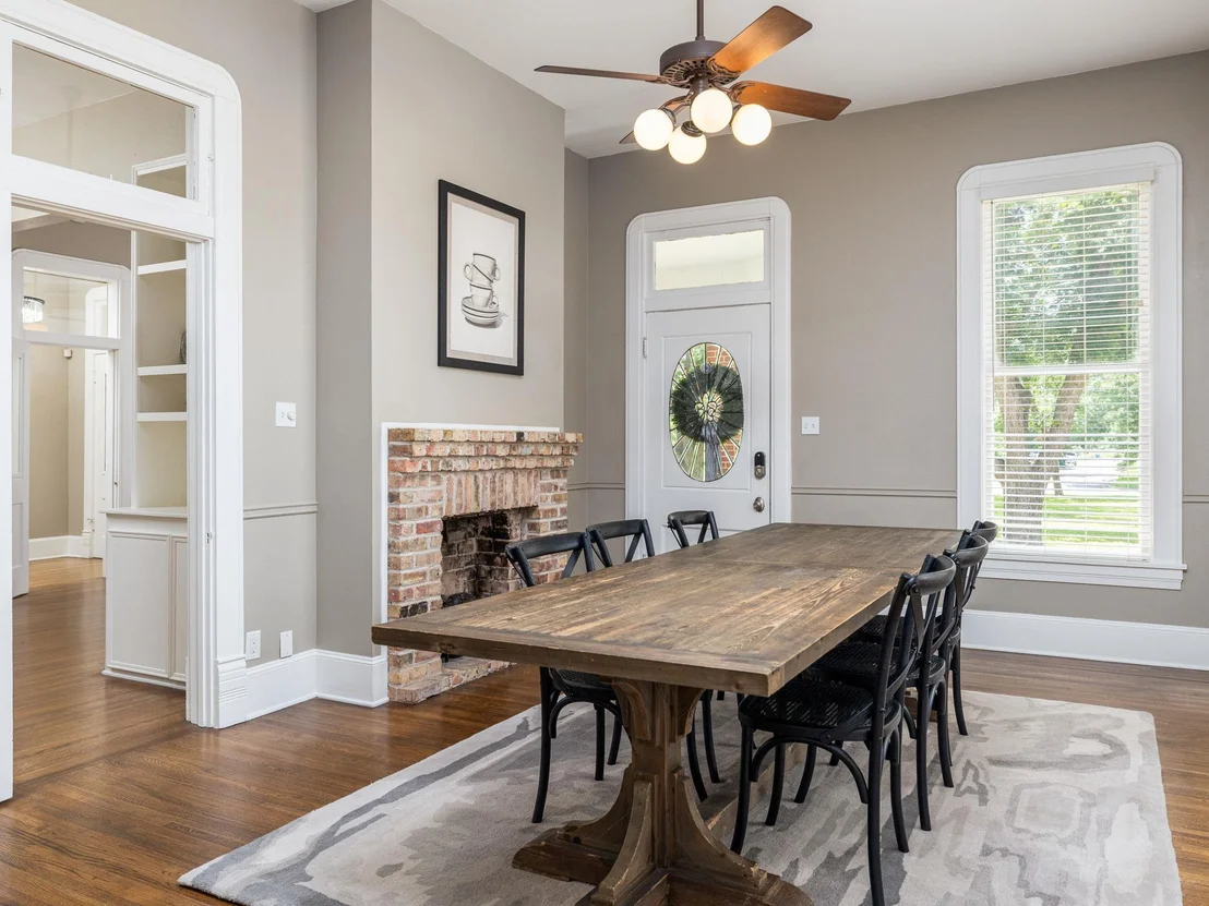 Photo of 1220 W Lake DR