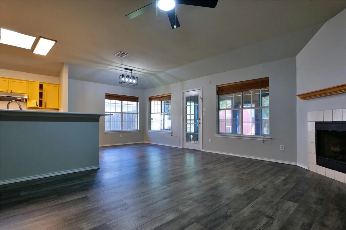 Photo of 615 Blue Oak CIR