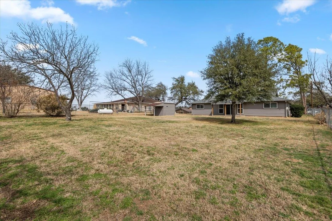 Photo of 3904 Mountain View DR