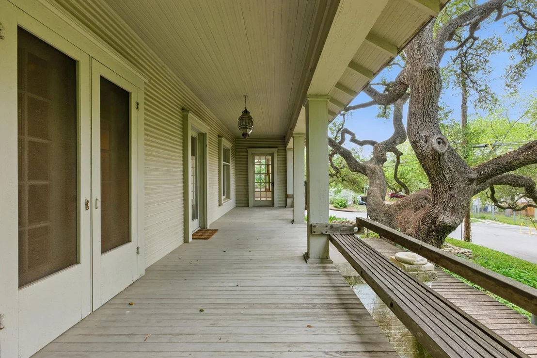 Photo of 1611 Alameda DR