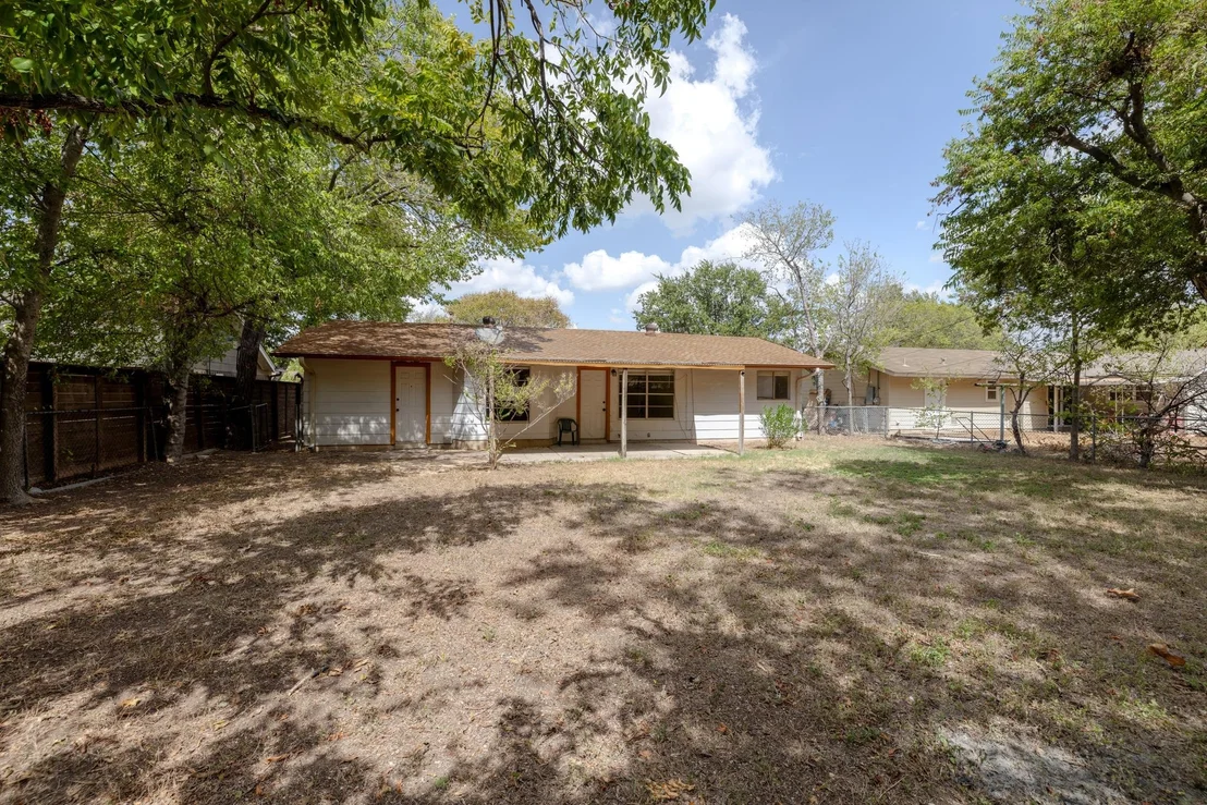 Photo of 211 E Lisa DR