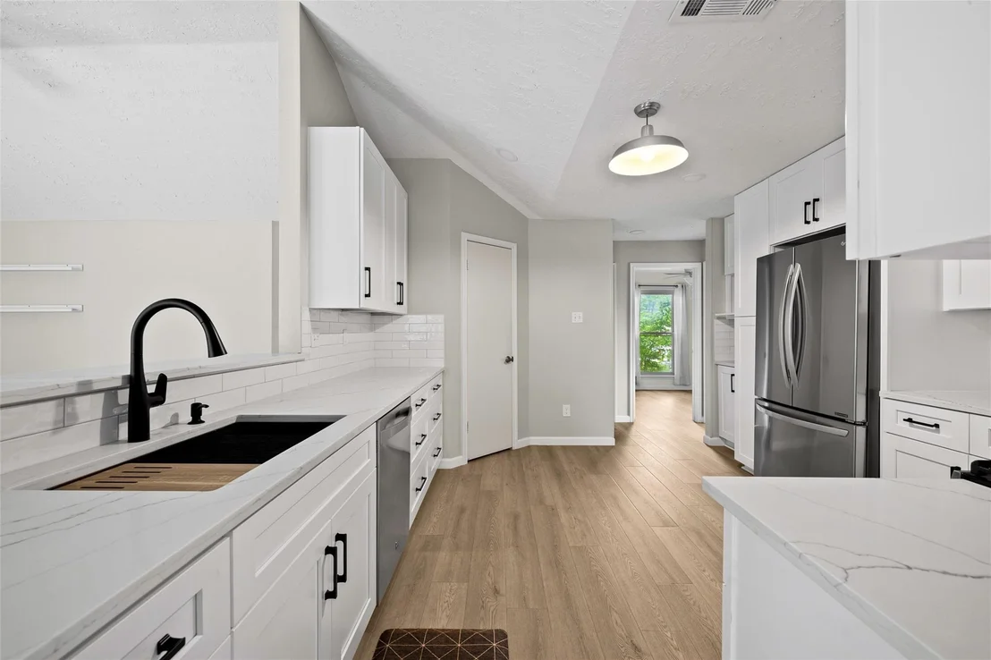 Photo of 1417 Alexis CV