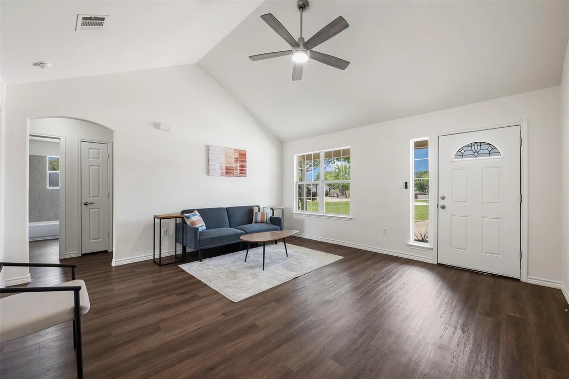 Photo of 104 Live Oak CIR