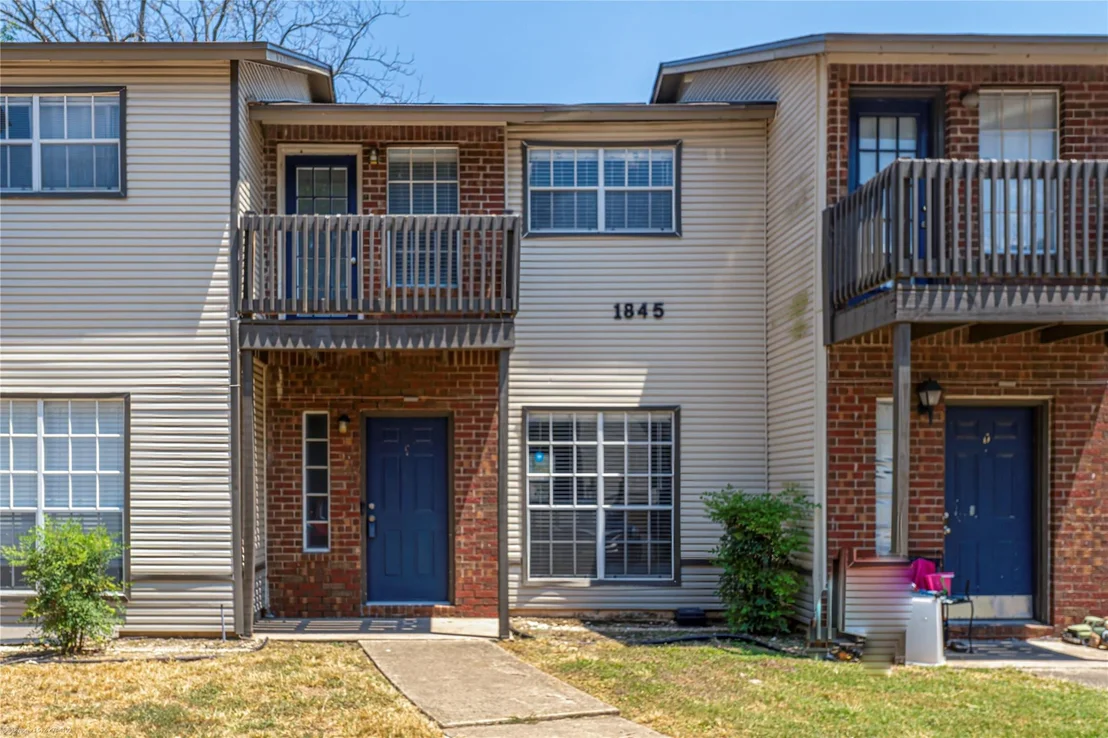 Photo of Unit C at 1845 River Crossing CIR