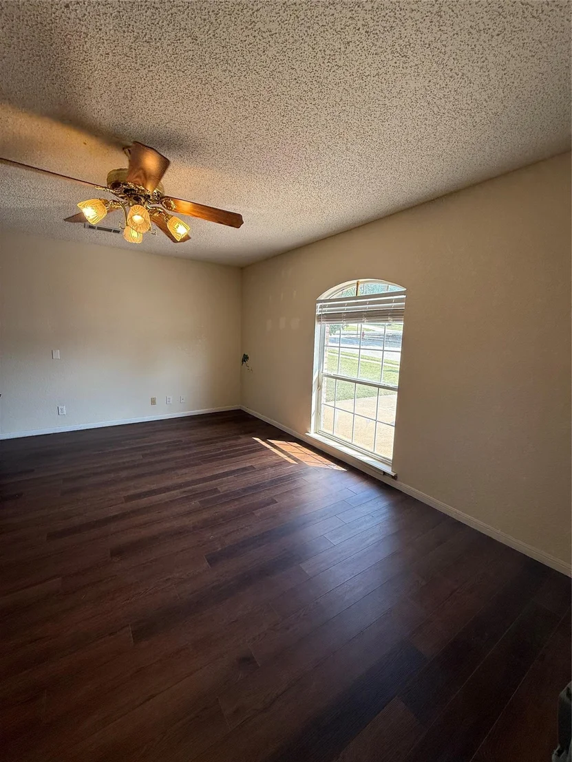 Photo of 907 Vernon DR