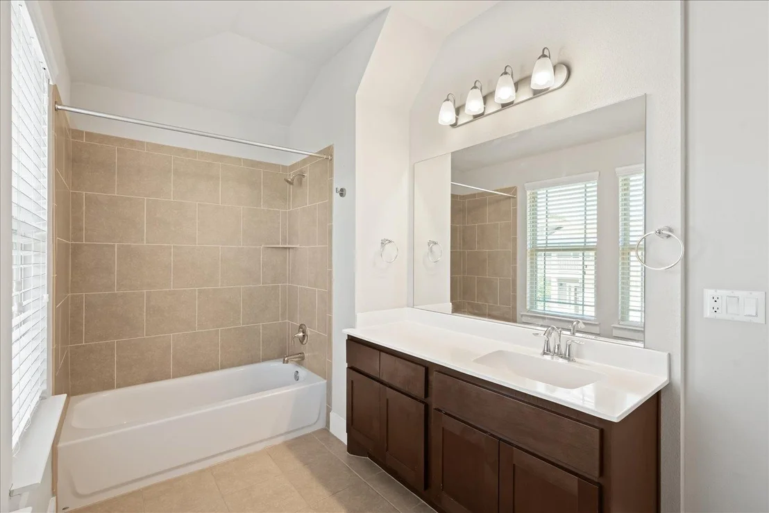 Photo of Unit 4 at 9305 McKnight LOOP