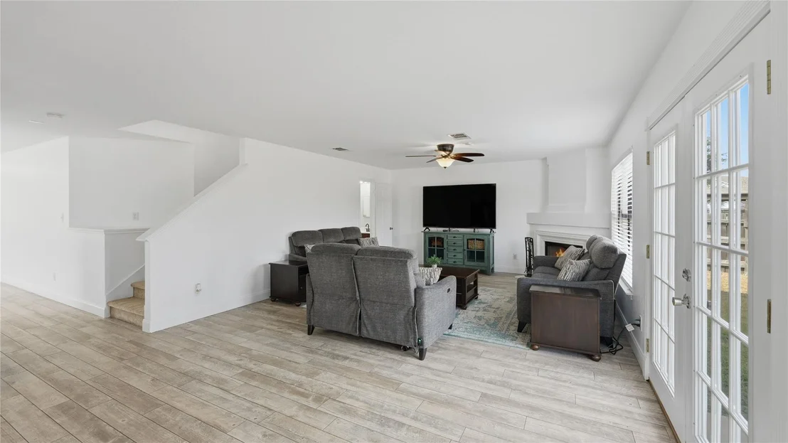 Photo of 585 Siebert DR