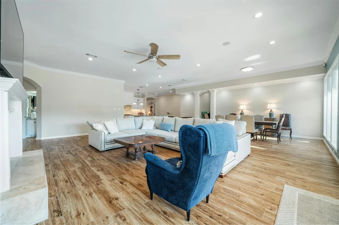 Photo of 4213 Lakeway BLVD