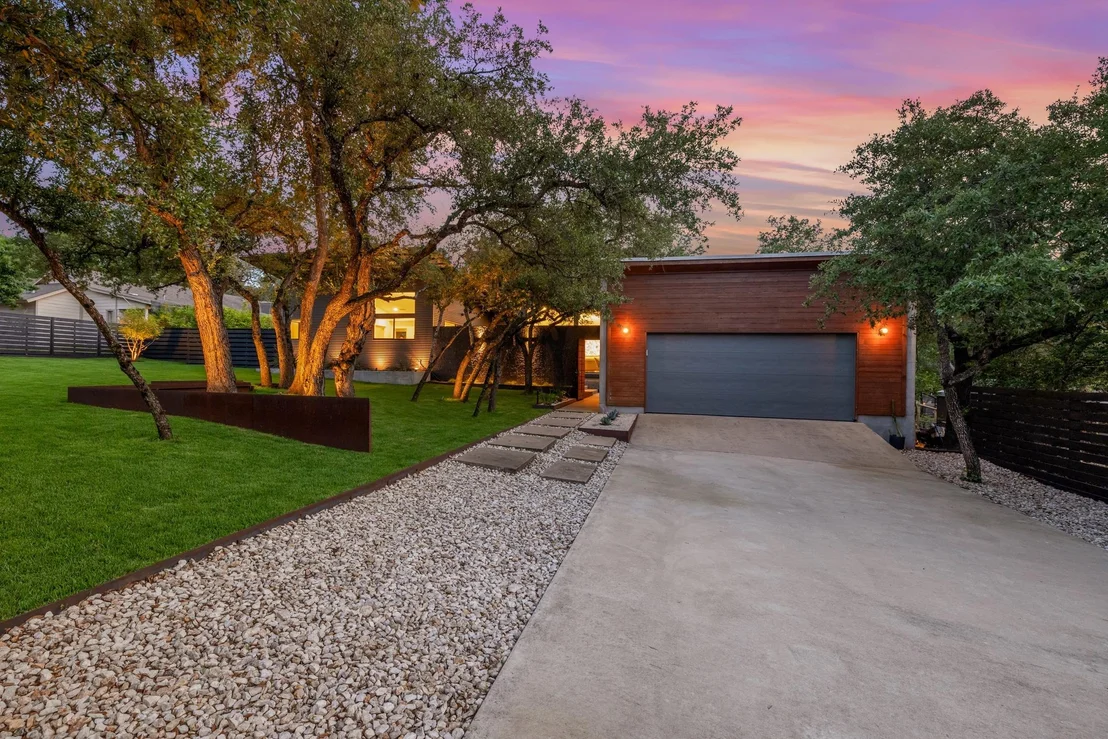 Photo of 10109 Devereux DR