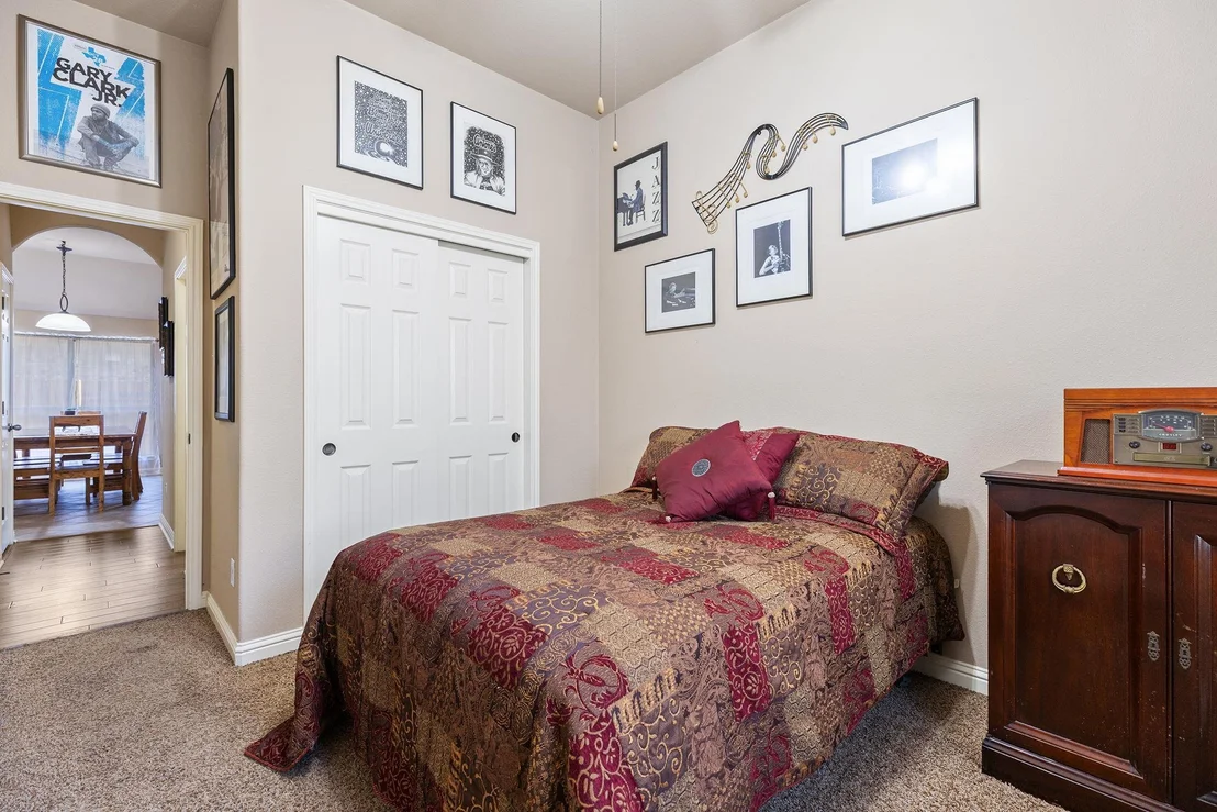 Photo of 3644 Rosalina LOOP