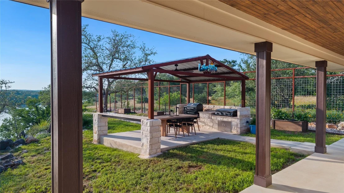 Photo of 1104 Cliffview DR