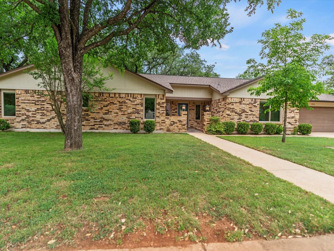 Photo of 6901 Fence Line DR