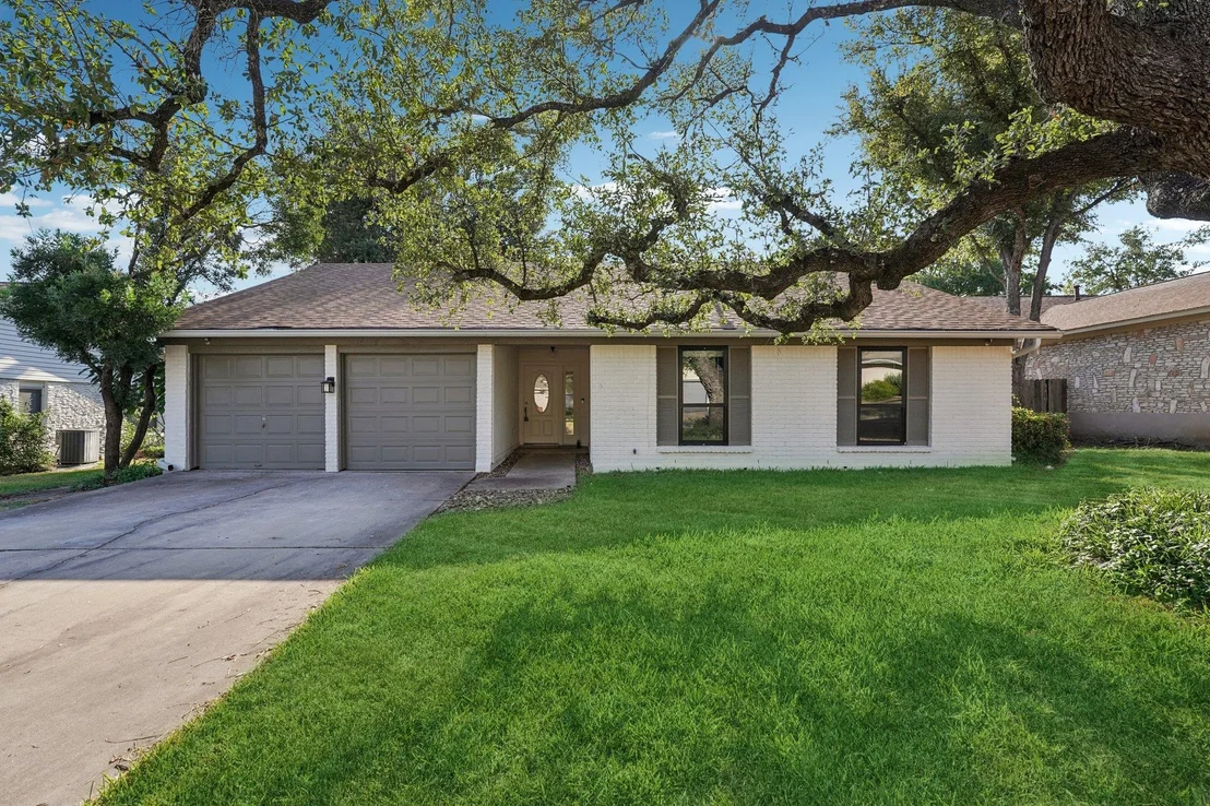 Photo of 10229 Missel Thrush DR