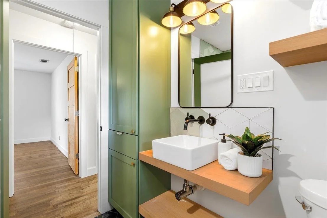 Photo of 5705 Duval ST