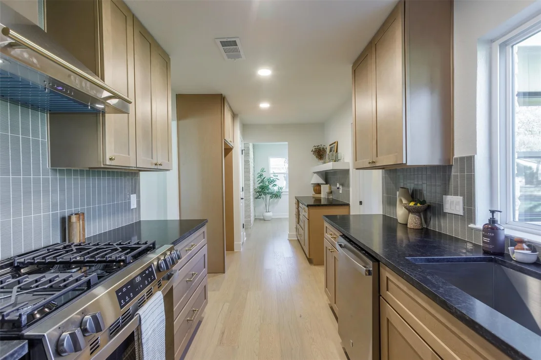 Photo of 4011 Austin Woods DR