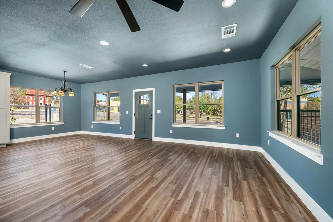 Photo of 1205 W Avenue G