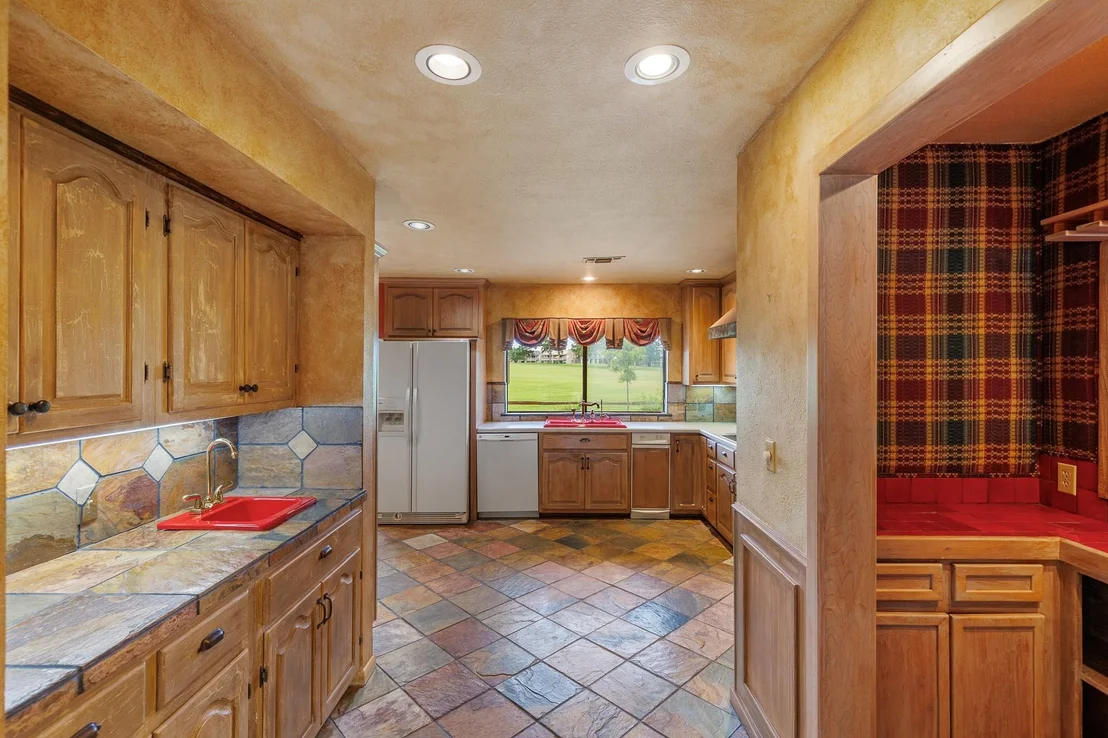 Photo of 2820 Aurora