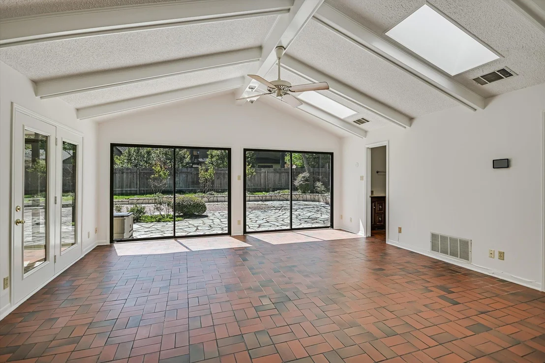 Photo of 4105 Far West BLVD