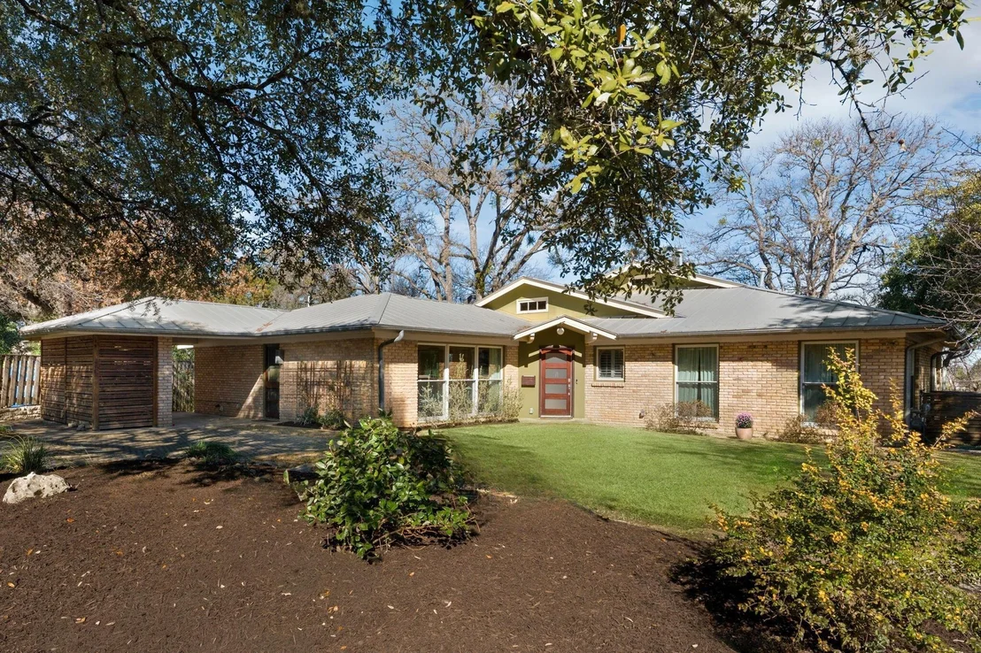 Photo of 902 Bluebonnet LN