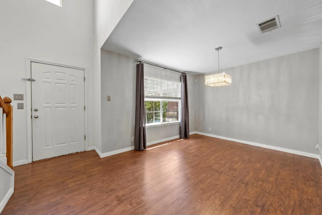Photo of 2028 Desco DR