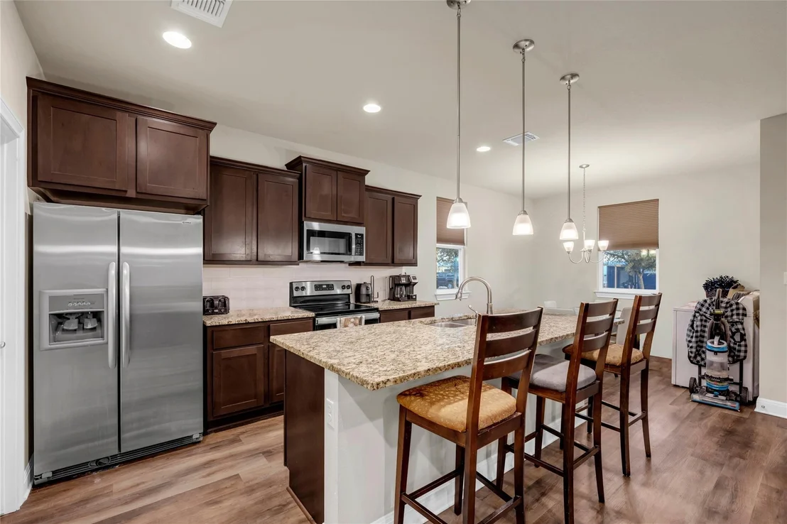 Photo of 904 Central BLVD